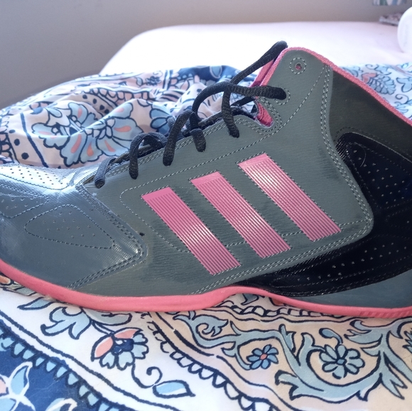 Adidas basketball shoes - Picture 1 of 5